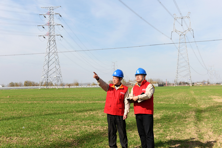 縣供電公司確保輸電大通道運(yùn)轉(zhuǎn)良好