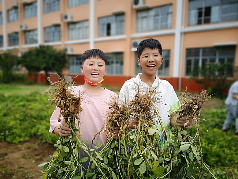 八灘鎮(zhèn)第二中學(xué)開展學(xué)生勞動技能教育