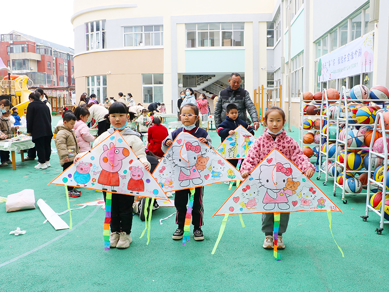 縣幼兒園江南新城分園舉行首屆親子風(fēng)箏節(jié)