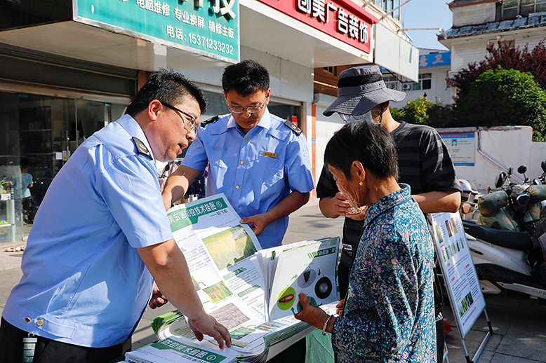 縣農(nóng)業(yè)農(nóng)村局組織開展“植保植檢法治宣傳周”活動